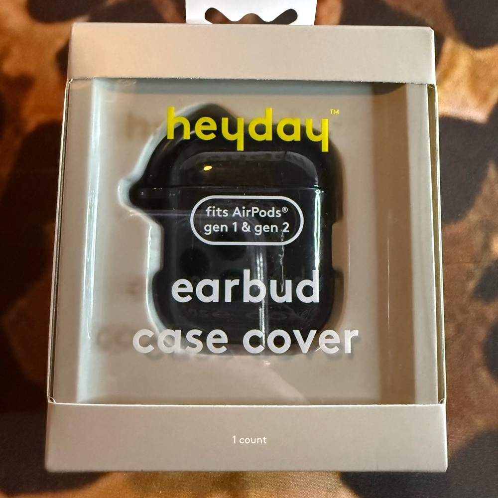 Heyday Black Earbud Case Cover - NWT